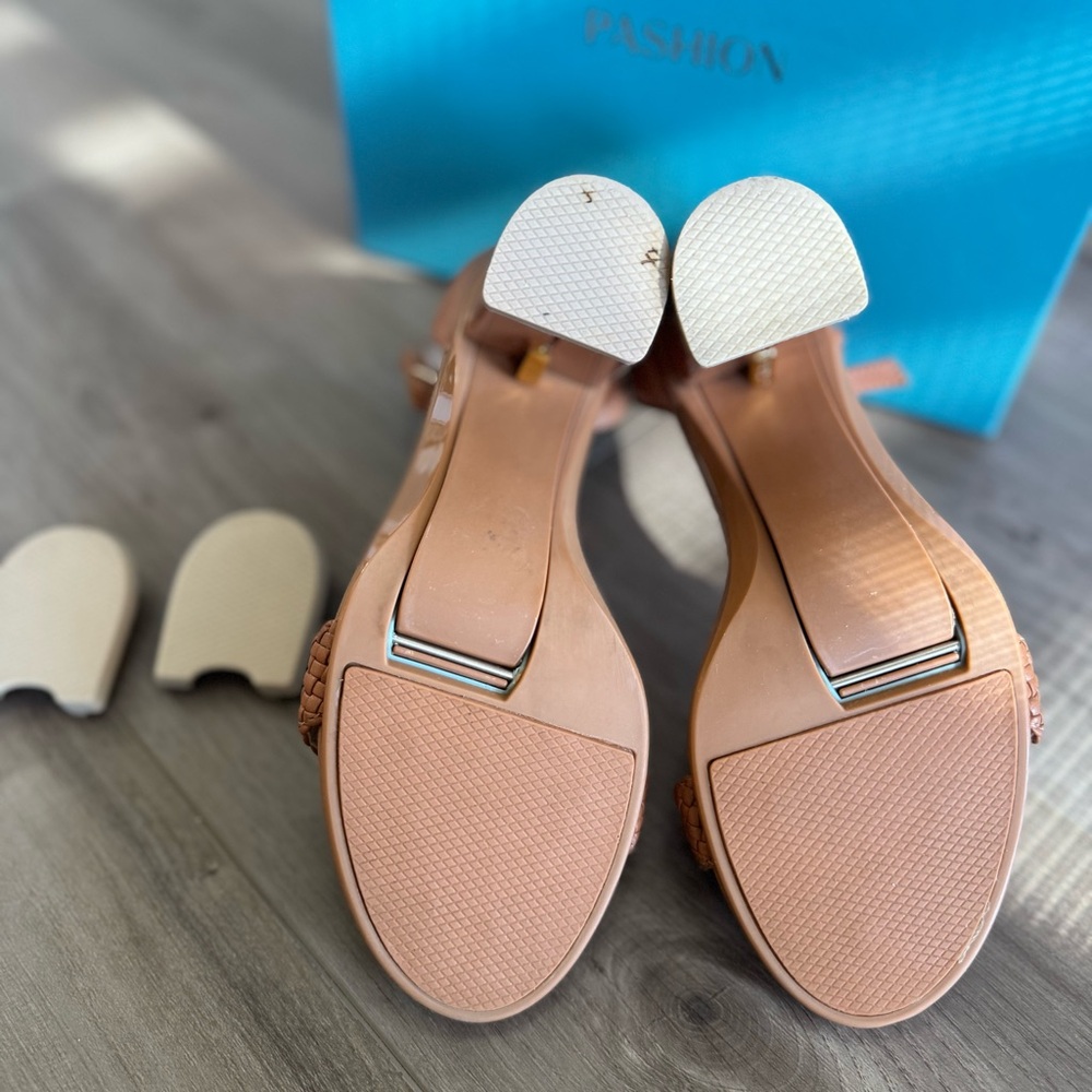 Pashion Footwear ~ Whiskey Braid Block 4" Convertible Heels. Size 7.5 ✨ - Picture 6 of 16